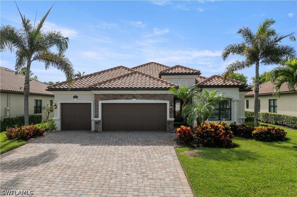 9352 Vercelli CT, Naples, FL 34113