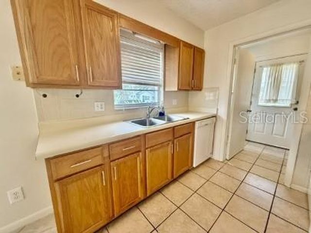 223 N ADELLE AVENUE, Deland, FL 32720
