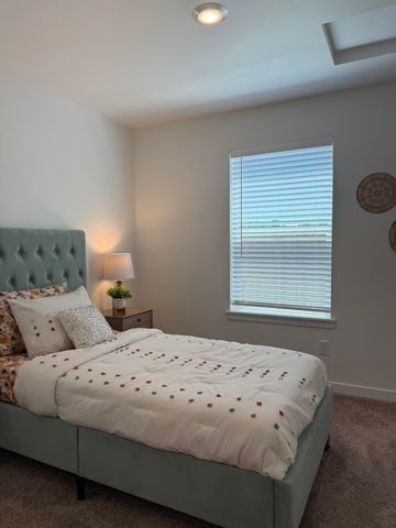 702 NE Rickenbacker Road 138, Madras, OR 97741