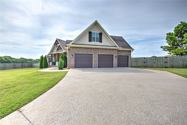 951 NW Pautsky Avenue, Bentonville, AR 72713