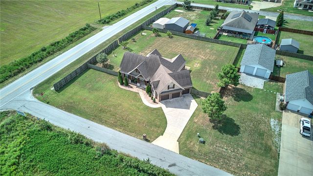 951 NW Pautsky Avenue, Bentonville, AR 72713