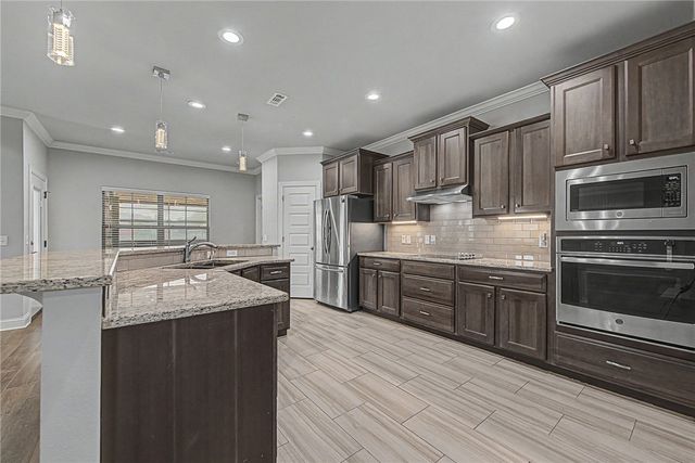 951 NW Pautsky Avenue, Bentonville, AR 72713
