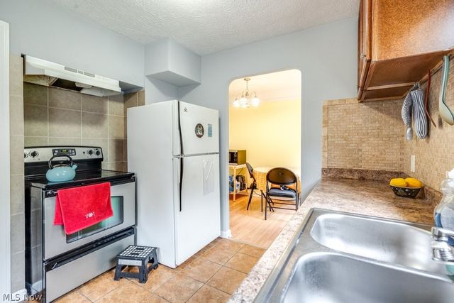 1367 Churchill Road, Lyndhurst, OH 44124