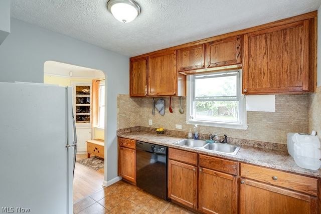 1367 Churchill Road, Lyndhurst, OH 44124
