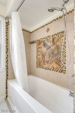 1367 Churchill Road, Lyndhurst, OH 44124