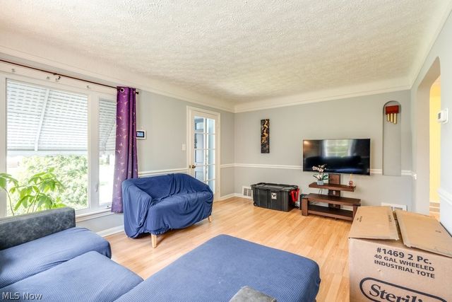 1367 Churchill Road, Lyndhurst, OH 44124