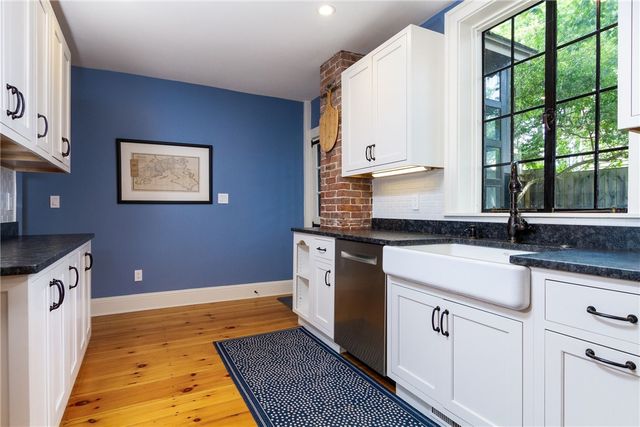 26 Thames Street, Newport, RI 02840