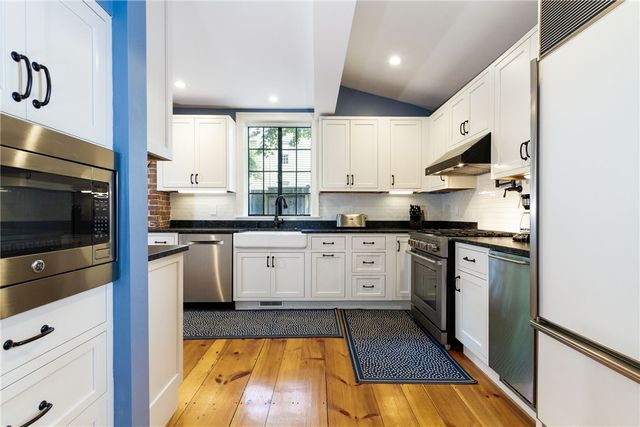 26 Thames Street, Newport, RI 02840