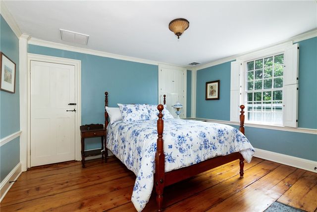 26 Thames Street, Newport, RI 02840