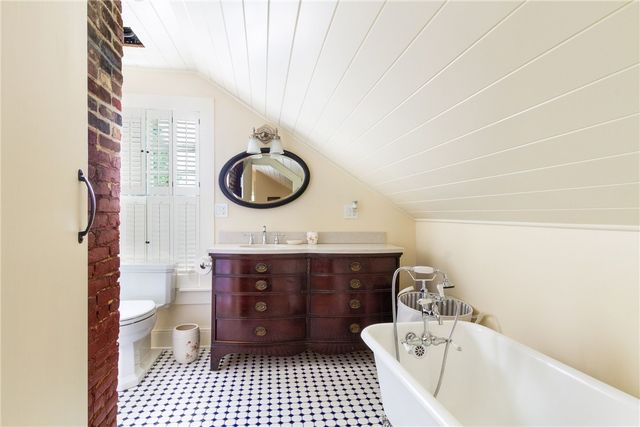 26 Thames Street, Newport, RI 02840