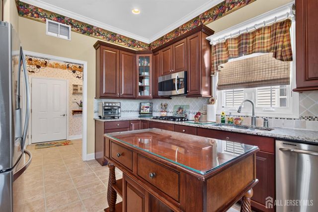 57 Mandrake Road, Monroe, NJ 08831
