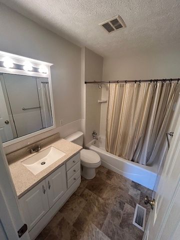 203 Arnold Ave, Tullahoma, TN 37388