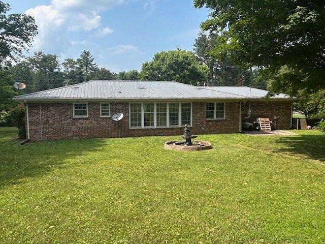 203 Arnold Ave, Tullahoma, TN 37388
