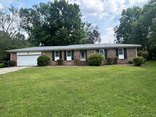 203 Arnold Ave, Tullahoma, TN 37388