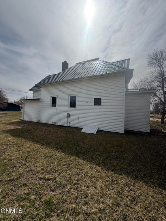 402 1st Street NW, Crosby, ND 58730 photo 16