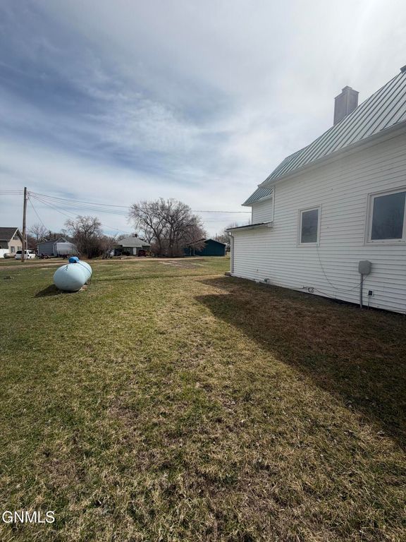 402 1st Street NW, Crosby, ND 58730 photo 18