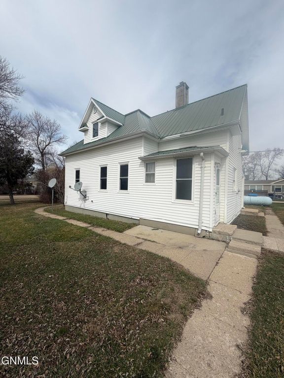 402 1st Street NW, Crosby, ND 58730 photo 19