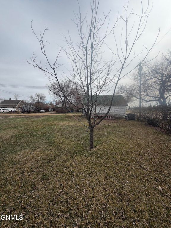 402 1st Street NW, Crosby, ND 58730 photo 21