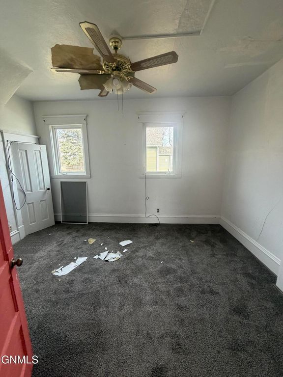 402 1st Street NW, Crosby, ND 58730 photo 6