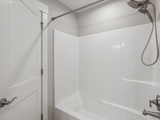 2421 Ne 54TH St, Vancouver, WA 98663