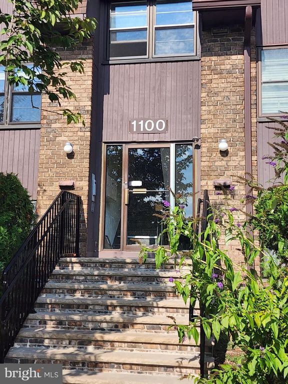 1123 COUNTRY MILL DR, East Windsor, NJ 08512
