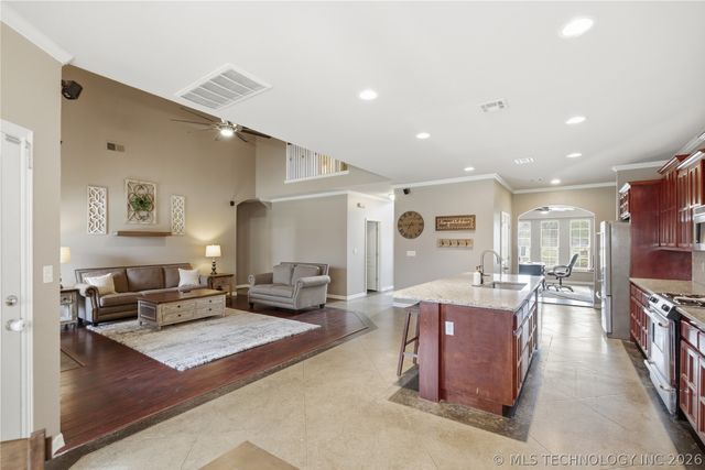 11724 S Vine Place, Jenks, OK 74037