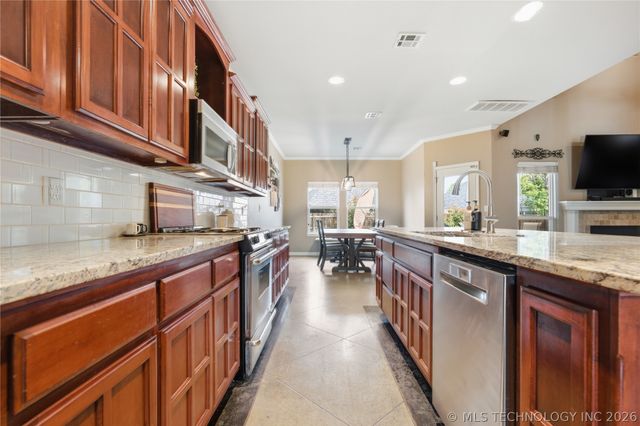 11724 S Vine Place, Jenks, OK 74037