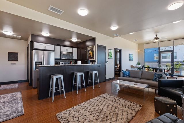 1125 S Jennings Avenue 201, Fort Worth, TX 76104