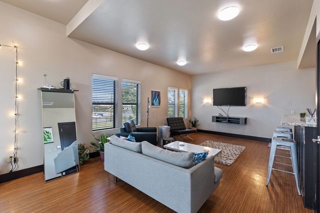 1125 S Jennings Avenue 201, Fort Worth, TX 76104