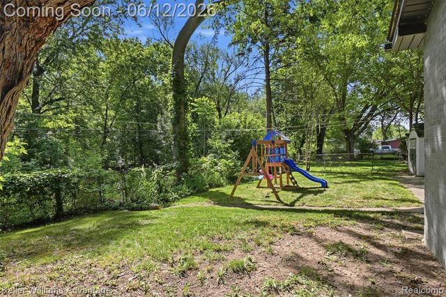 20250 Brentwood Street, Livonia, MI 48152