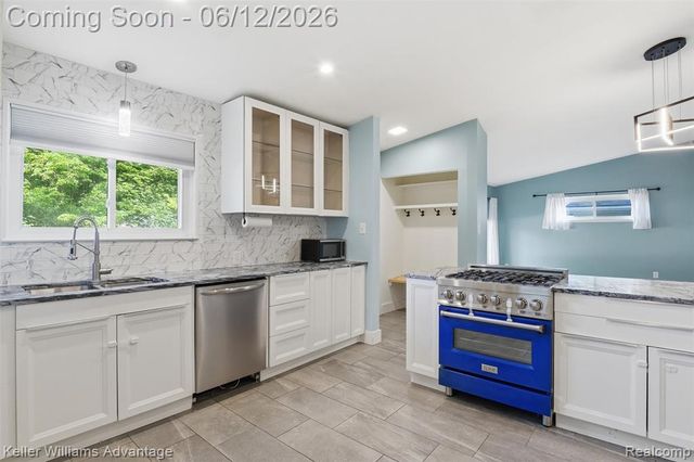 20250 Brentwood Street, Livonia, MI 48152