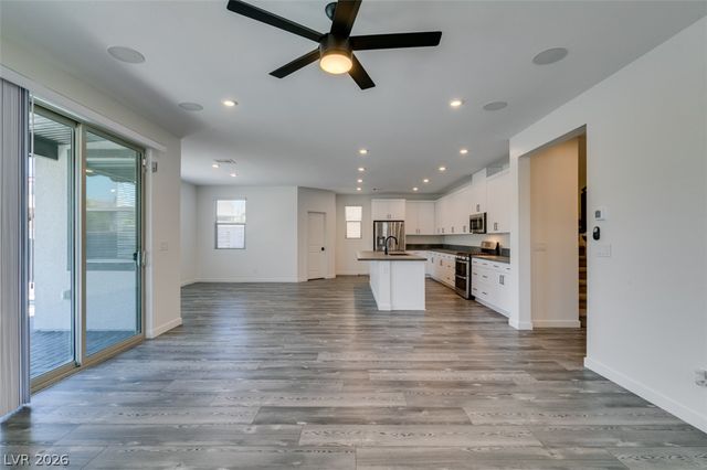 6915 Fordham Creek Street, North Las Vegas, NV 89084