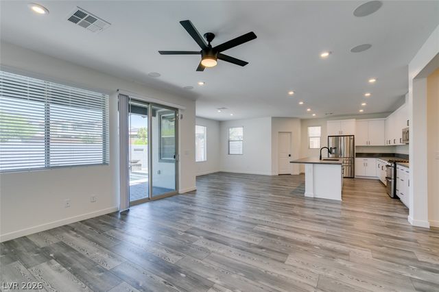 6915 Fordham Creek Street, North Las Vegas, NV 89084