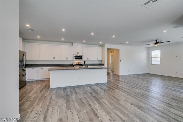6915 Fordham Creek Street, North Las Vegas, NV 89084