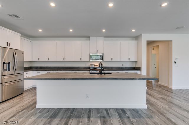 6915 Fordham Creek Street, North Las Vegas, NV 89084