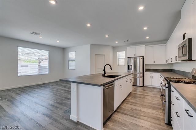 6915 Fordham Creek Street, North Las Vegas, NV 89084