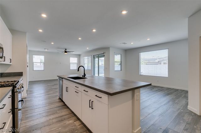 6915 Fordham Creek Street, North Las Vegas, NV 89084
