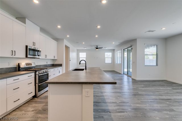 6915 Fordham Creek Street, North Las Vegas, NV 89084