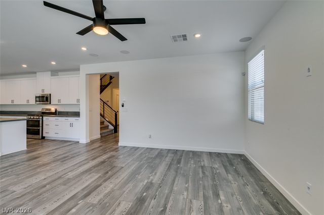 6915 Fordham Creek Street, North Las Vegas, NV 89084