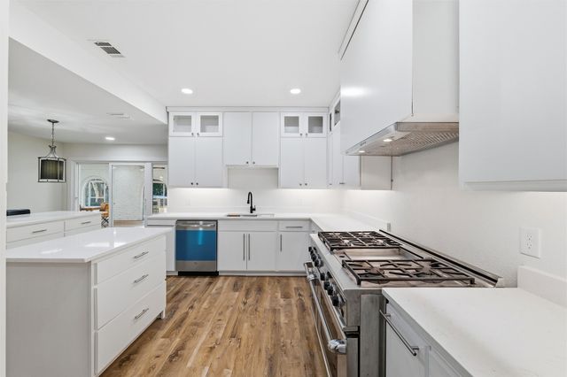 420 Lake Louise Court, Fort Worth, TX 76103