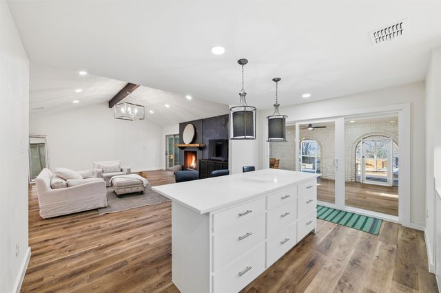 420 Lake Louise Court, Fort Worth, TX 76103