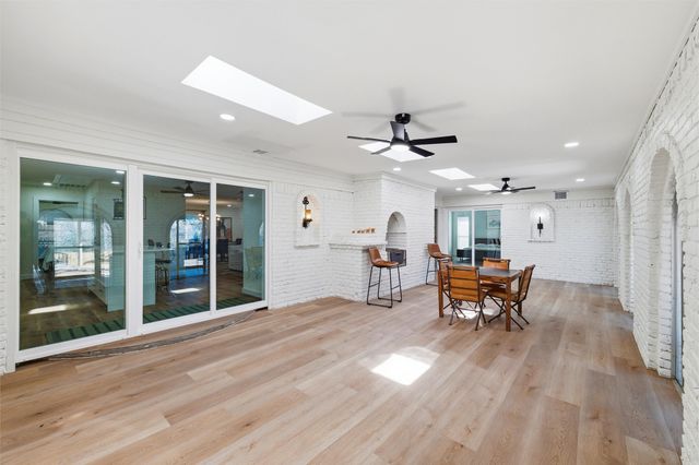 420 Lake Louise Court, Fort Worth, TX 76103