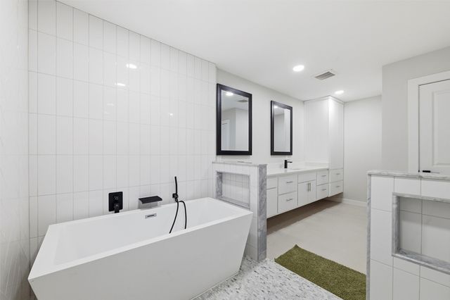 420 Lake Louise Court, Fort Worth, TX 76103