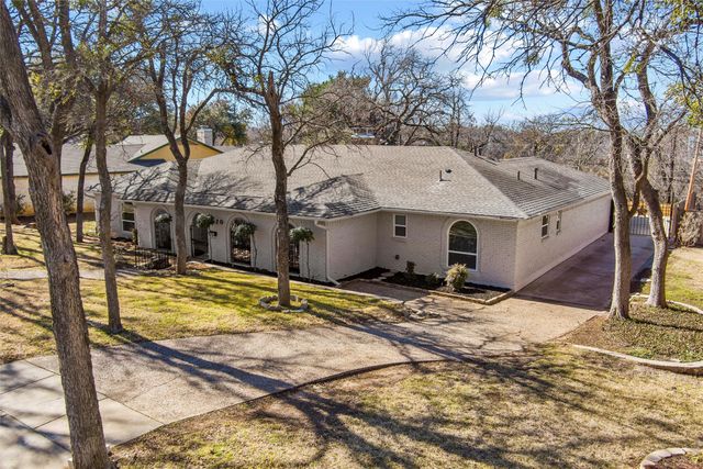 420 Lake Louise Court, Fort Worth, TX 76103