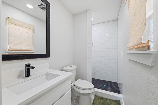 420 Lake Louise Court, Fort Worth, TX 76103