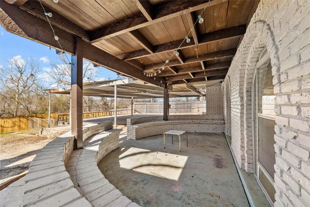 420 Lake Louise Court, Fort Worth, TX 76103