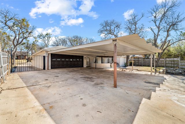 420 Lake Louise Court, Fort Worth, TX 76103