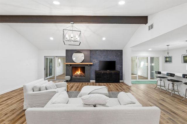 420 Lake Louise Court, Fort Worth, TX 76103