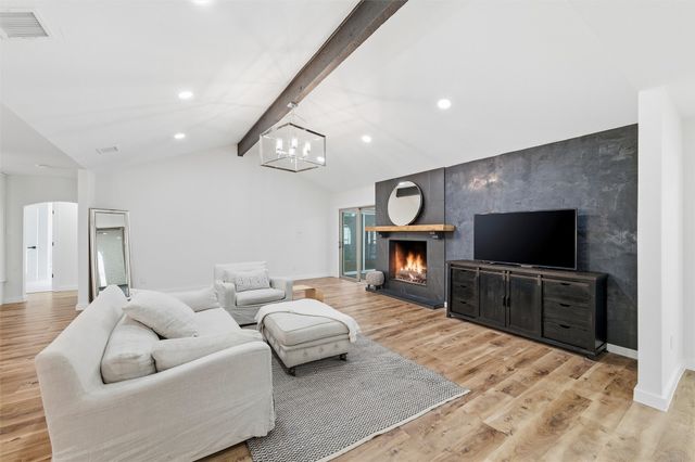 420 Lake Louise Court, Fort Worth, TX 76103