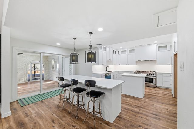 420 Lake Louise Court, Fort Worth, TX 76103